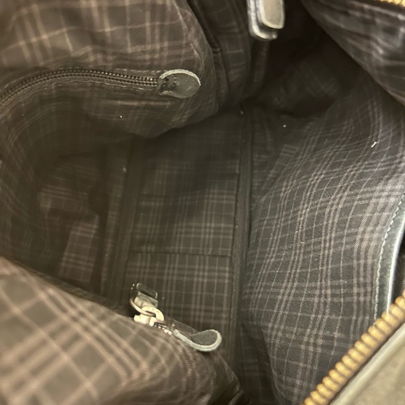 BURBERRY AUTHENTIC BLACK LABEL CALFSKIN LEATHER CROSSBODY BAG UNSEX - Picture 3 of 10